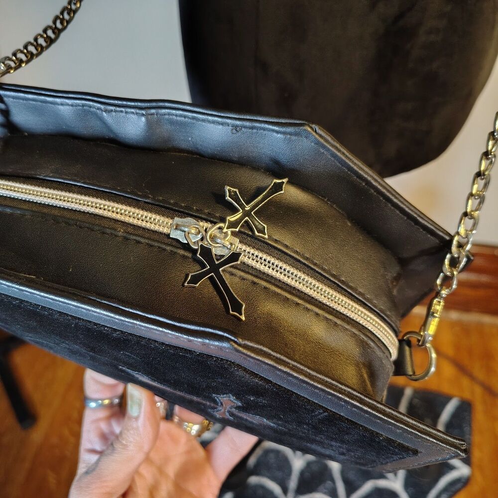 Coffin Casket Velvet Gothic Black Vampire Purse - Picture 3 of 6